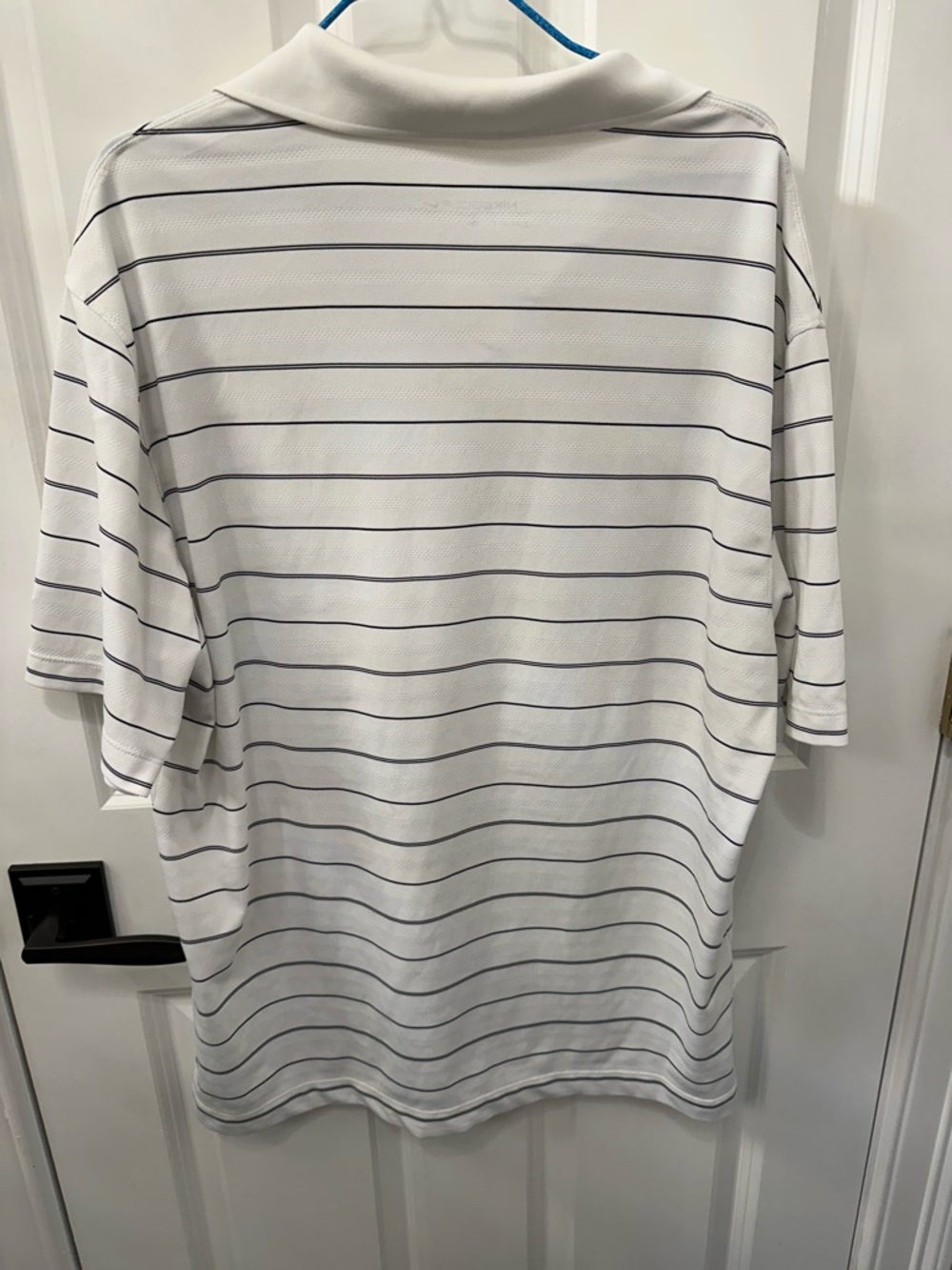 Nike Men’s Golf White Polo with Navy Thin Stripes - Picture 4 of 5
